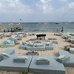 Saint Tropez Climatisée 12 Personnes, Piscine Chauffée, Hammam, Spa, Billard, Wifi Débit Pro *