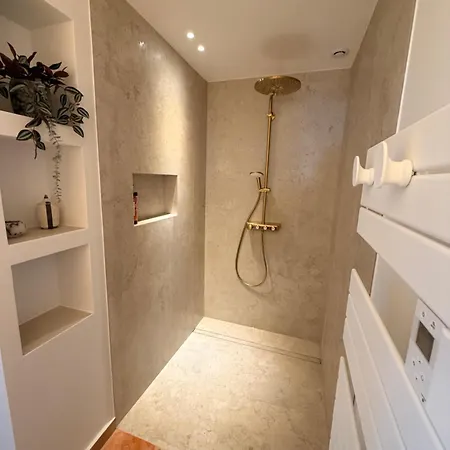 Climatisee, Golfe Saint Tropez, 12 Pers, 4 Suites, Piscine Chauffee, Hammam, Spa, Billard, Petanque, Wifi Professionnel Debit