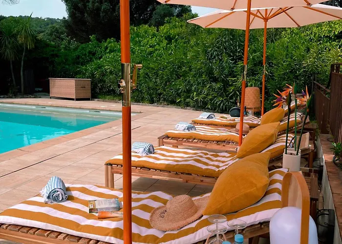 Provencale, Golfe Saint Tropez, Climatisee 12 Pers, 4 Suites, Piscine Chauffee, Hammam, Spa, Billard, Petanque, Wifi Professionnel Debit